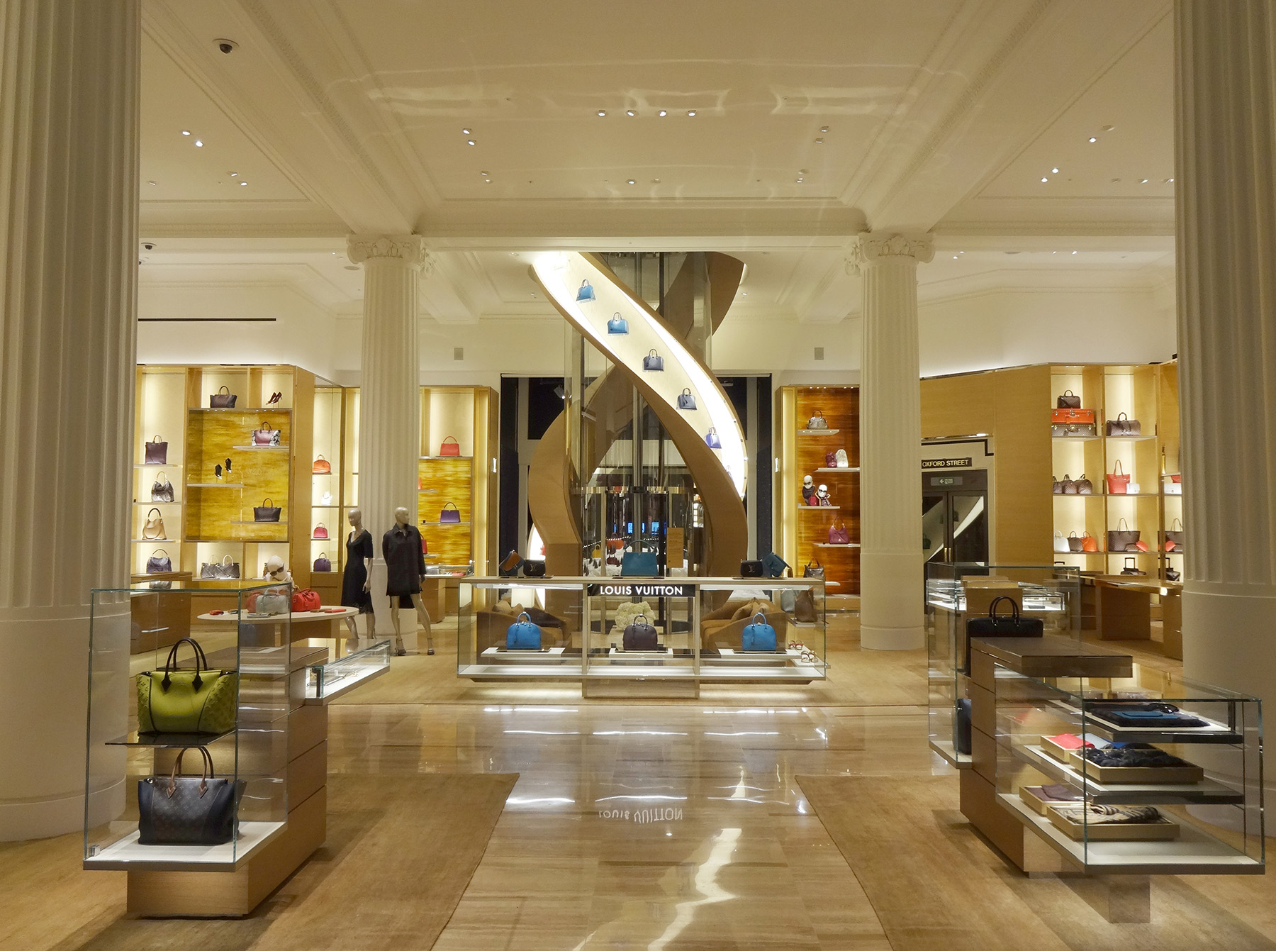 02-Louis Vuitton LD Louis Vuitton Lift
